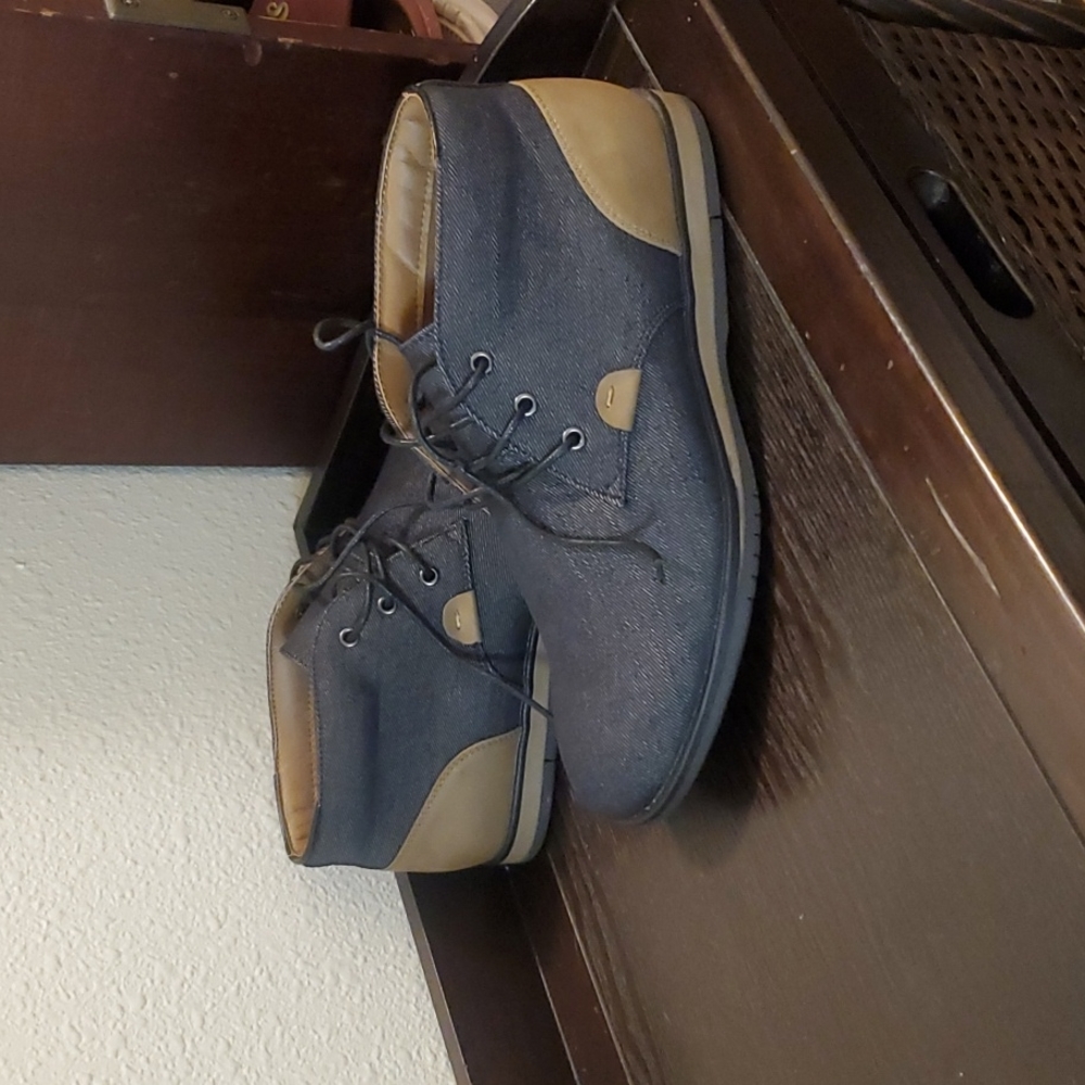 R2 chukka boots